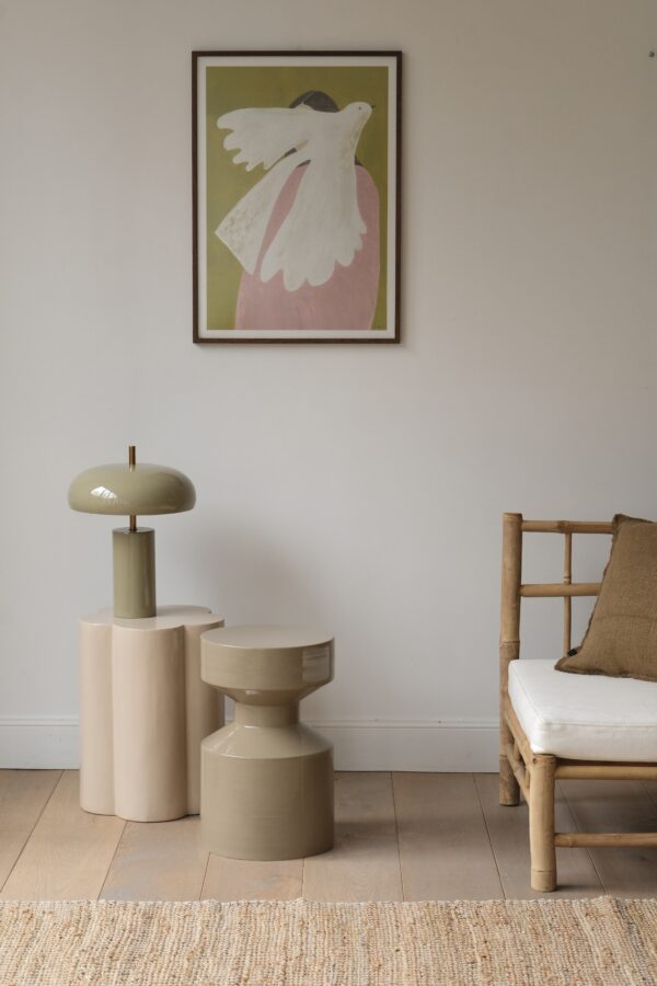 Table d'appoint en métal beige