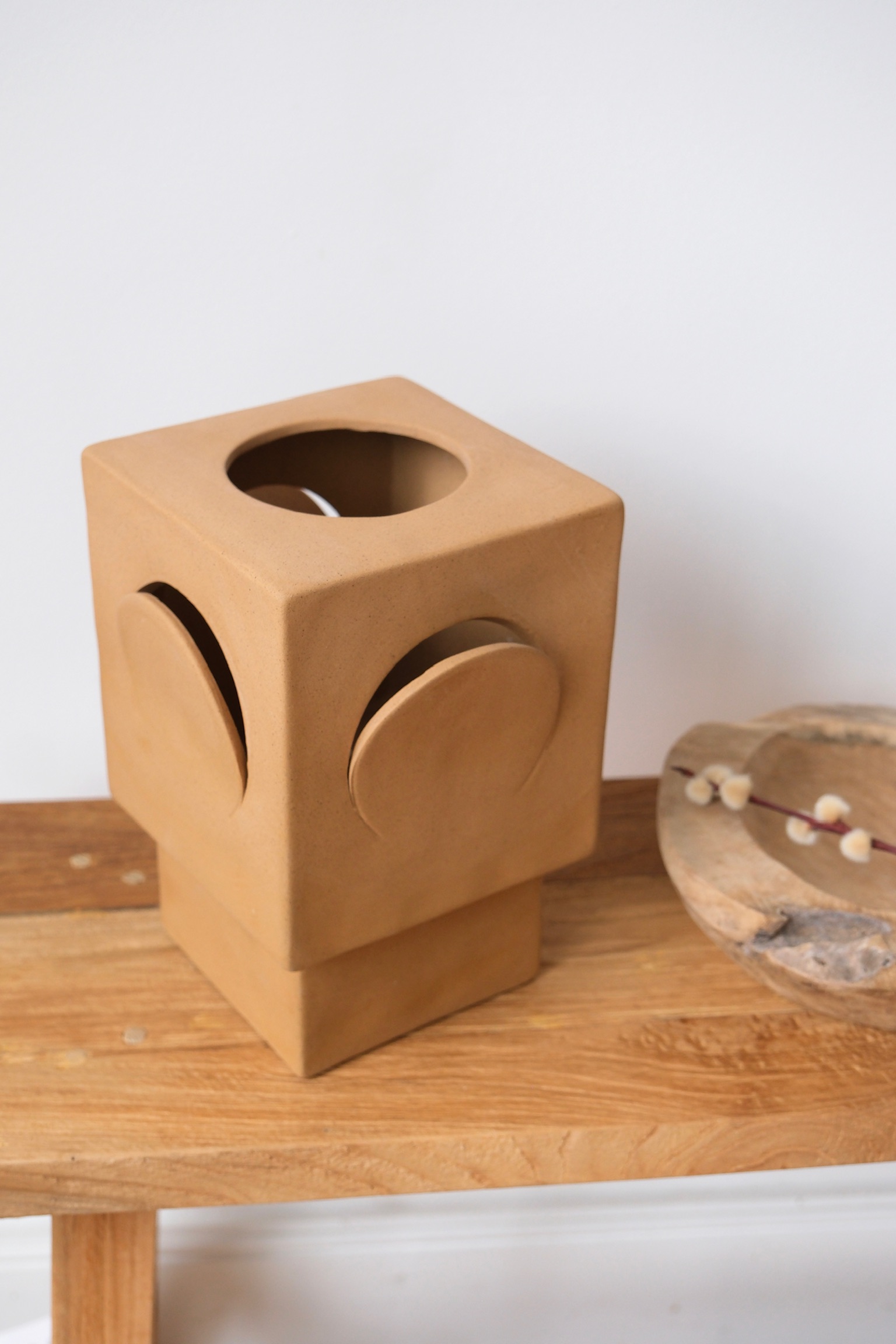 lampe à poser en céramique ocre