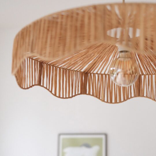 Suspension en raphia tressé – Image 1