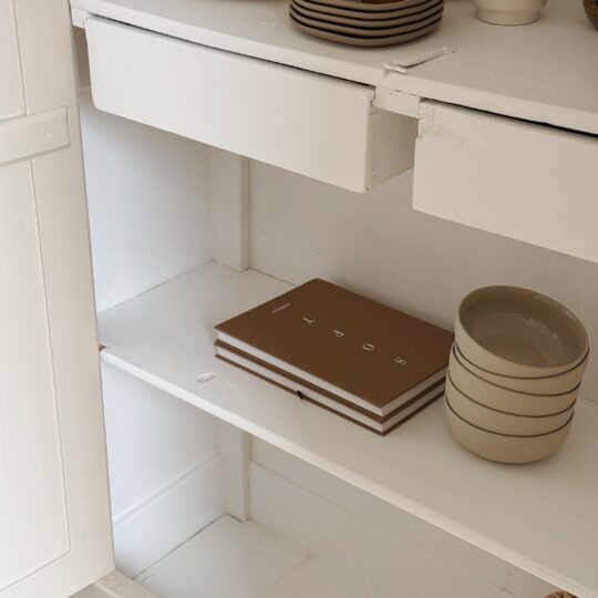 Armoire parisienne vintage en bois – Image 7