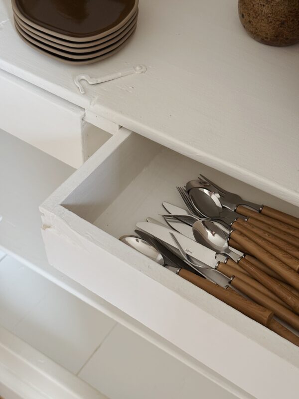 Armoire parisienne vintage en bois