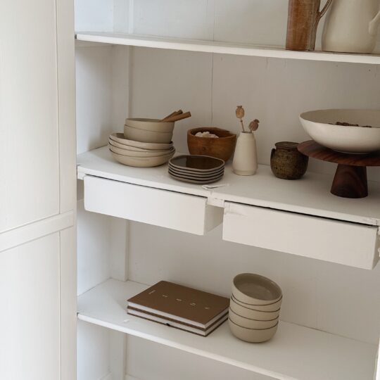 Armoire parisienne vintage en bois – Image 5