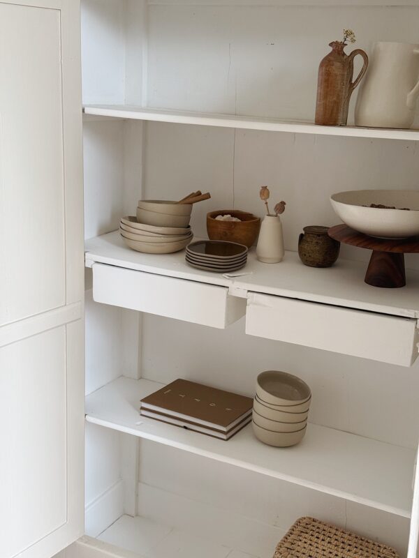 armoire-vintage-bois-peint Armoire parisienne vintage en bois