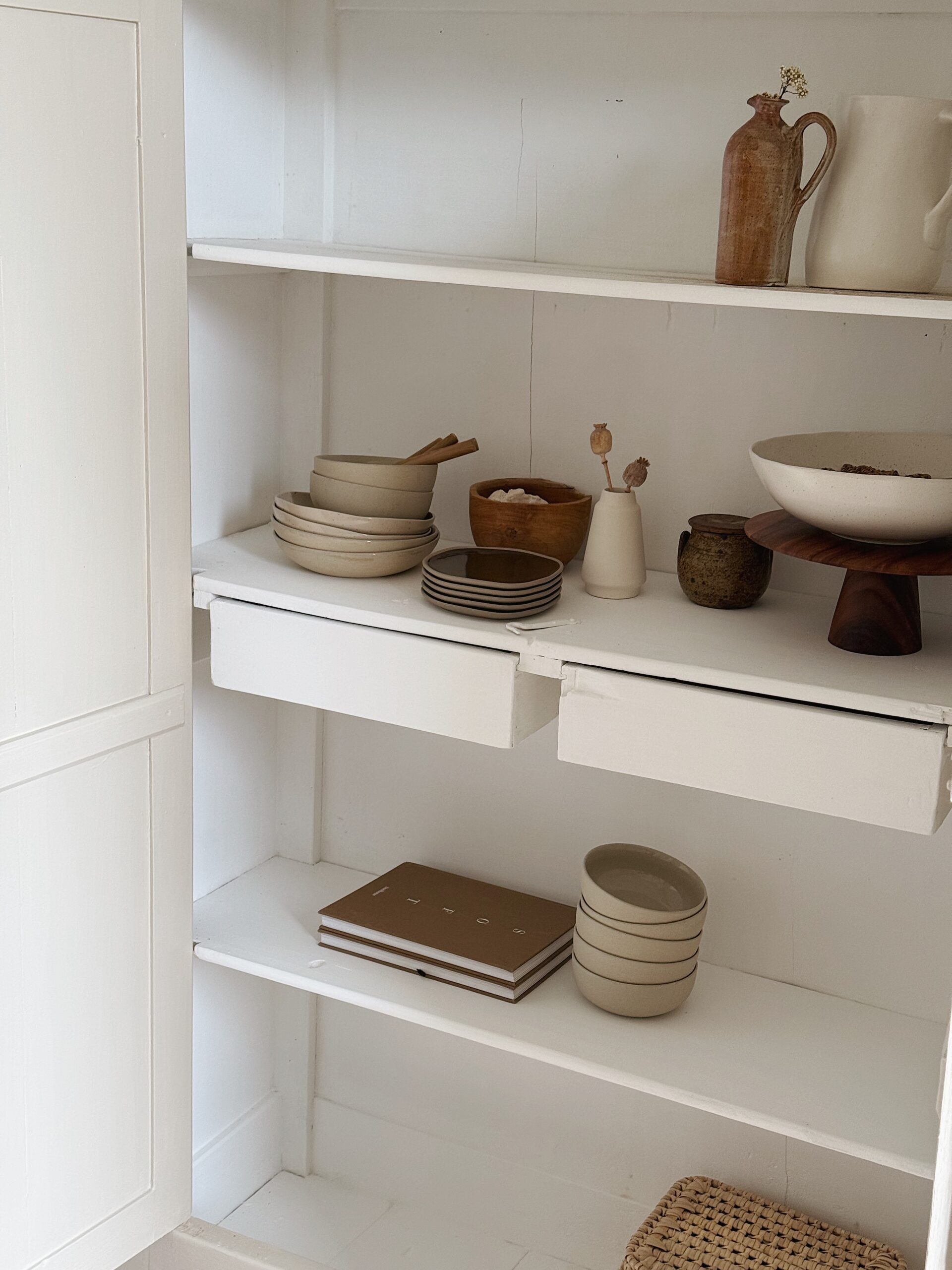 Armoire parisienne vintage en bois – Image 5