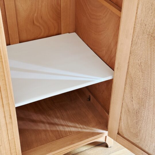 Armoire vintage en bois brut – Image 4