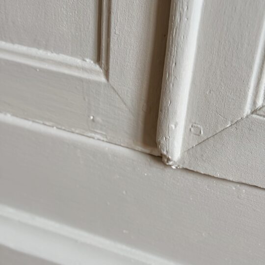 Armoire parisienne vintage en bois – Image 11