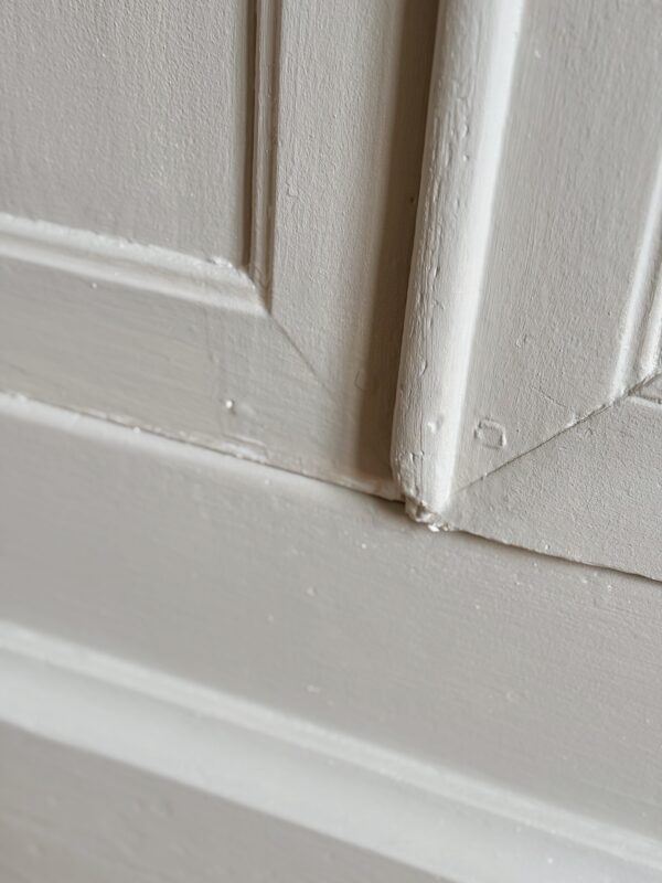 Armoire parisienne vintage en bois