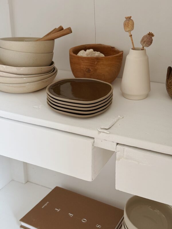 Armoire parisienne vintage en bois