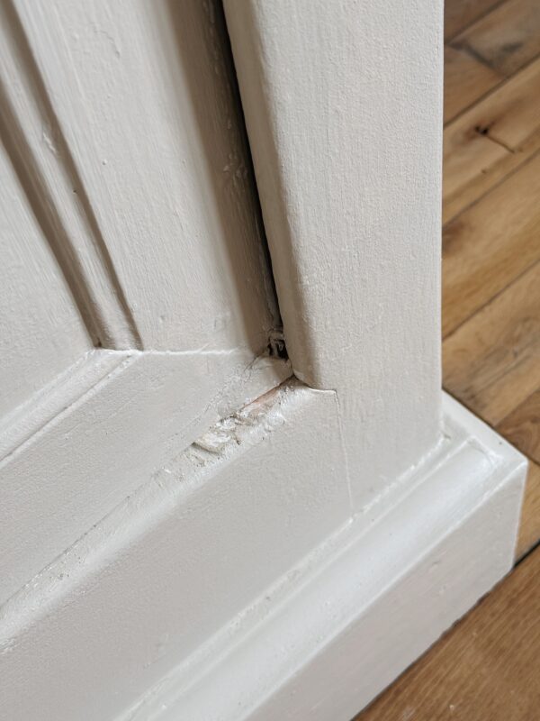 Armoire parisienne vintage en bois