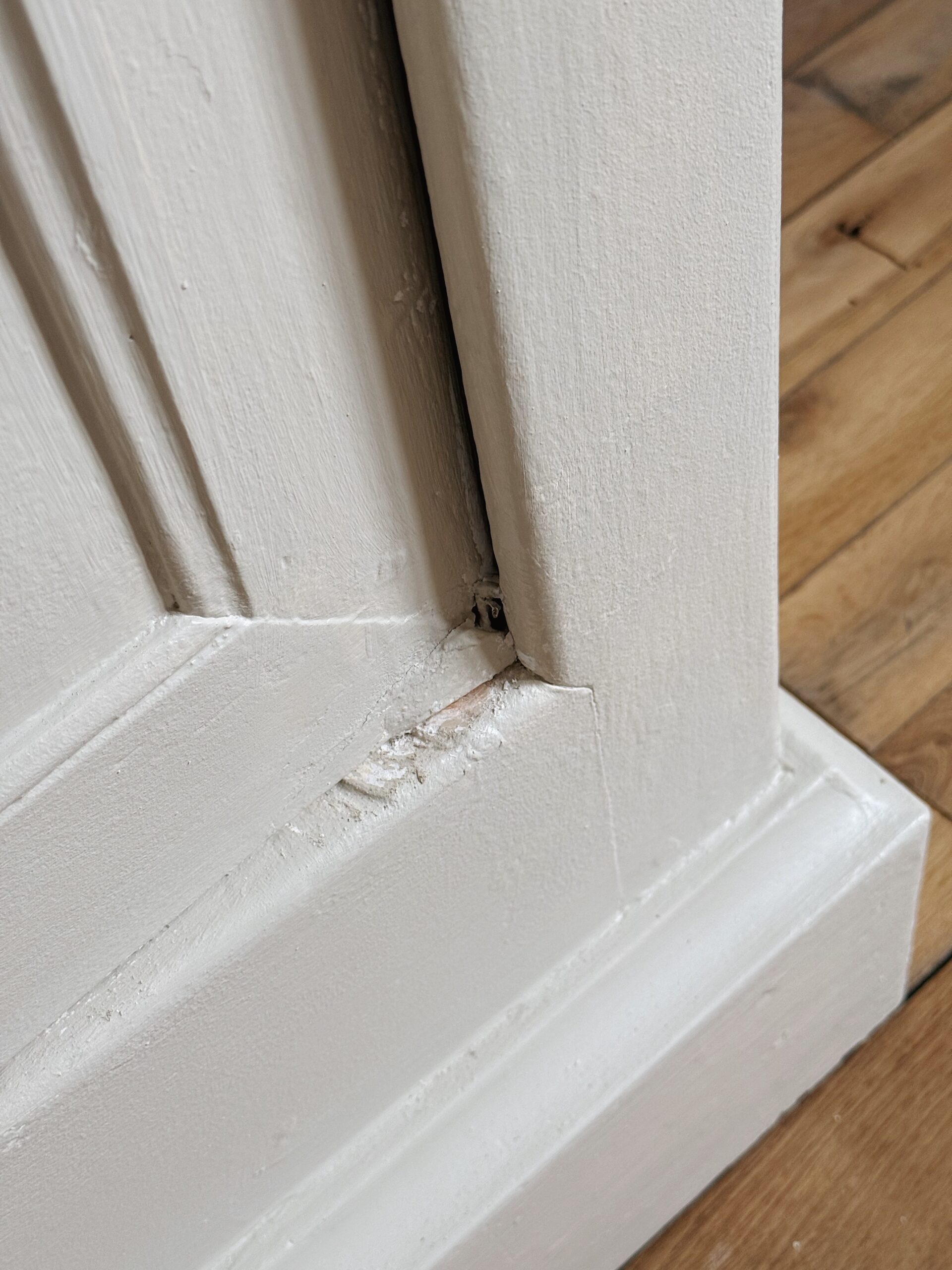 Armoire parisienne vintage en bois – Image 8