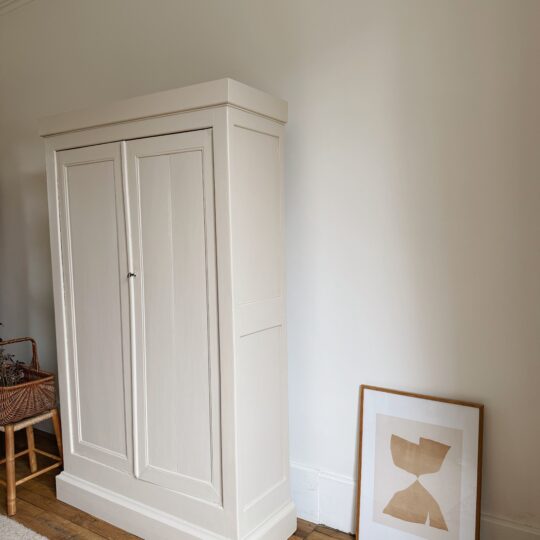 Armoire parisienne vintage en bois – Image 10