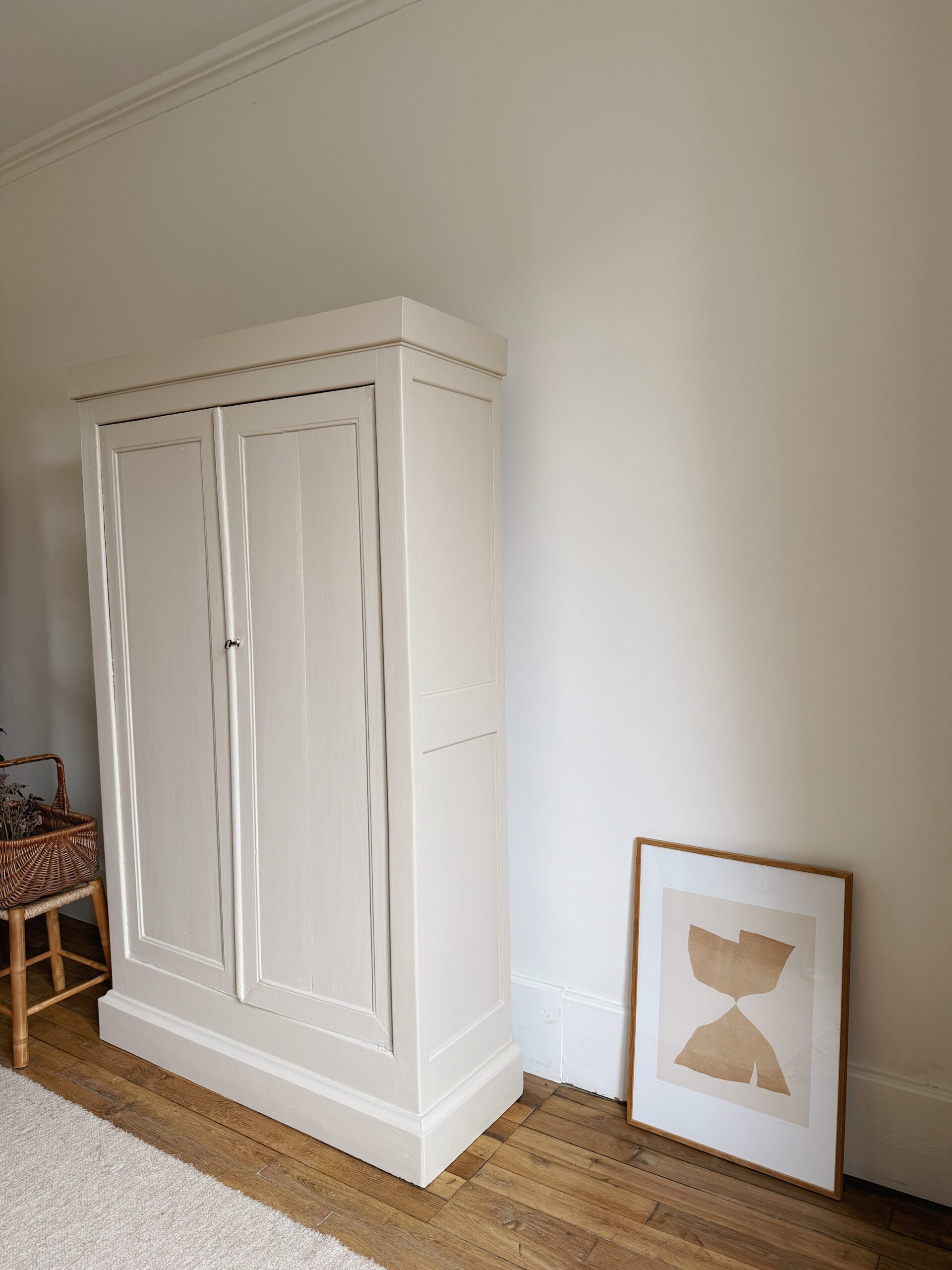 Armoire parisienne vintage en bois – Image 10