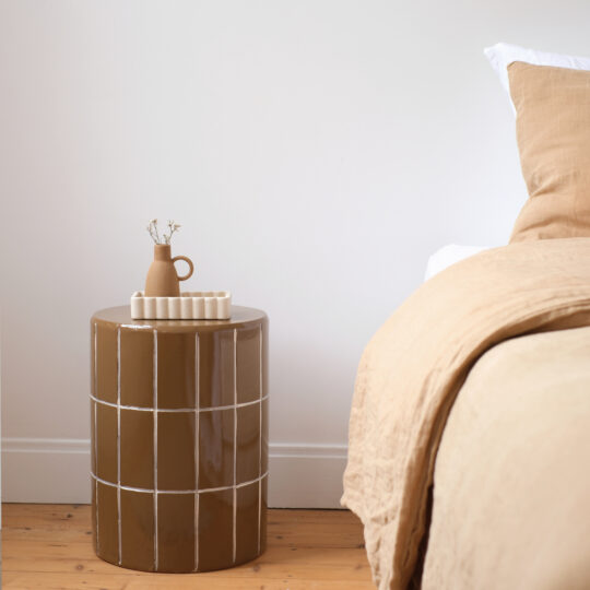 Bout de canapé carreaux marron – Image 1