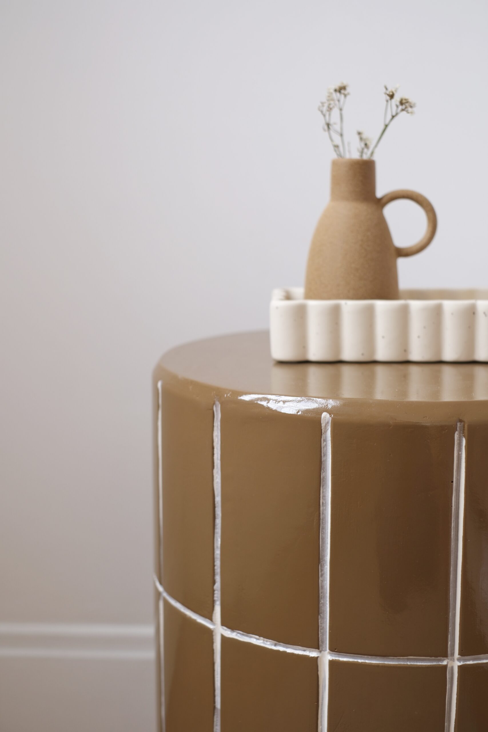 Bout de canapé carreaux marron – Image 2