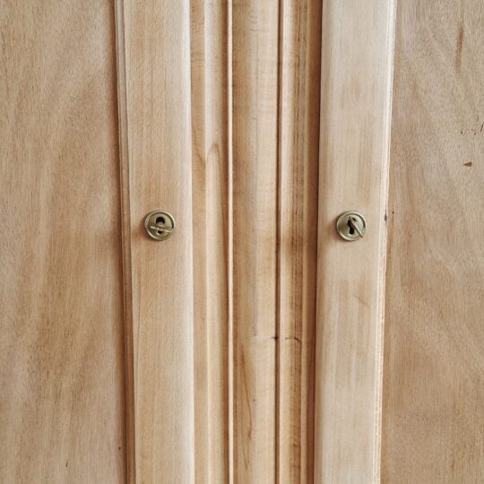 Armoire vintage en bois brut – Image 5