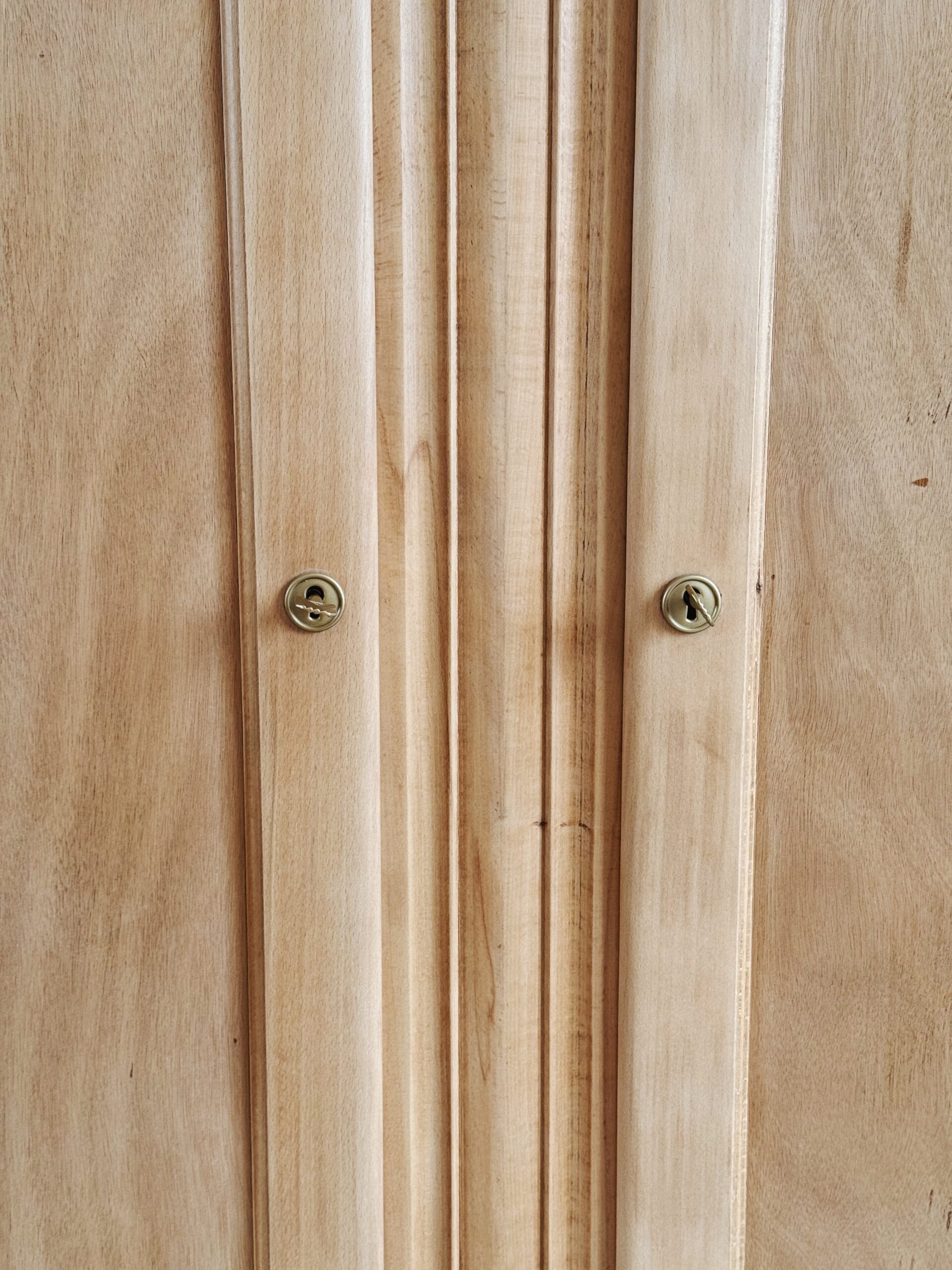 Armoire vintage en bois brut – Image 5