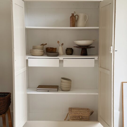 Armoire parisienne vintage en bois – Image 4