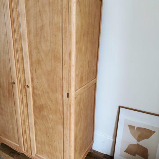 Armoire vintage en bois brut – Image 8