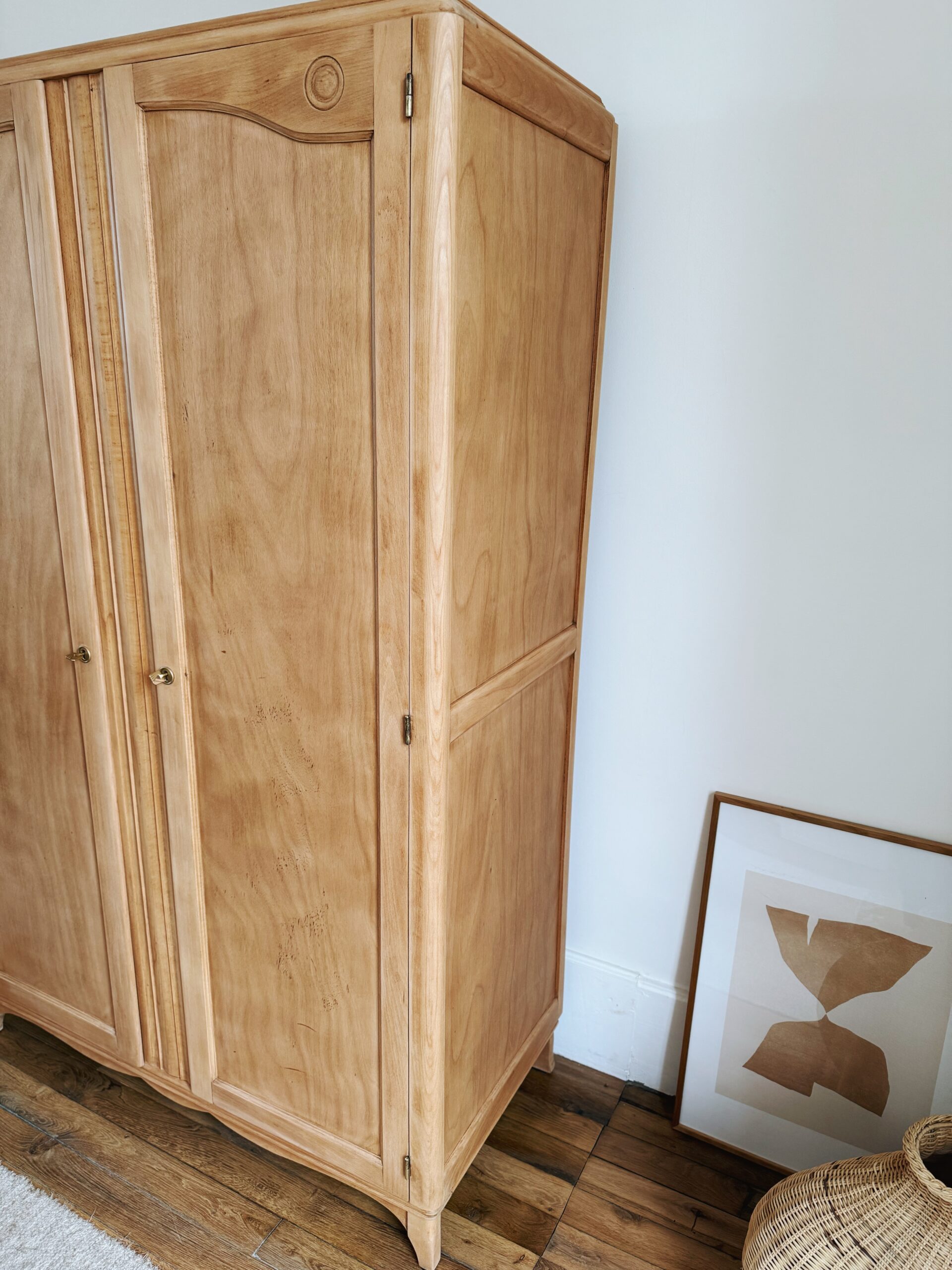 Armoire vintage en bois brut – Image 8
