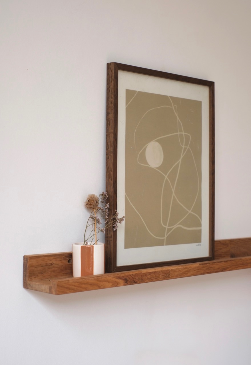 étagère porte cadre en chêne