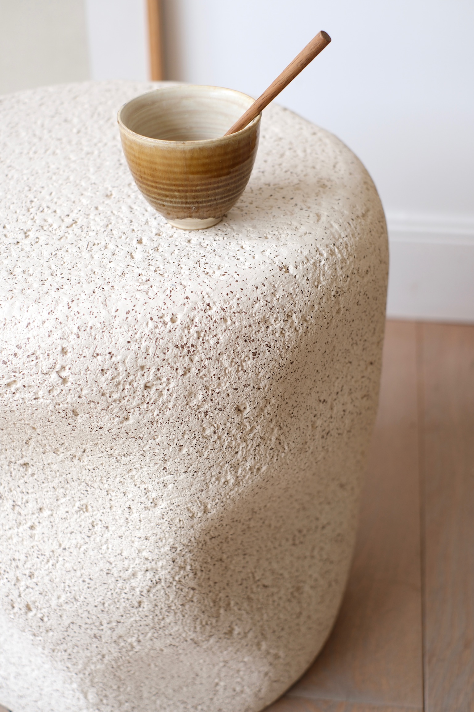 tabouret aspect pierre détail