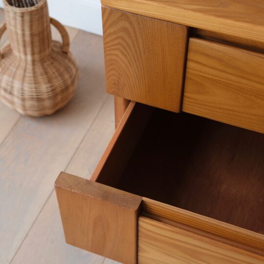 détail commode regain