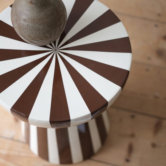 Tabouret rayures marron – Image 3