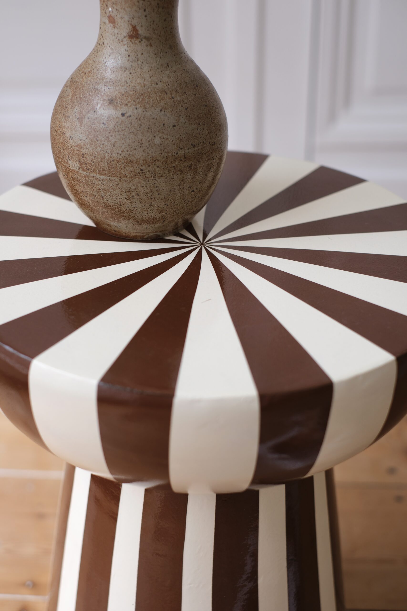 Tabouret rayures marron – Image 5