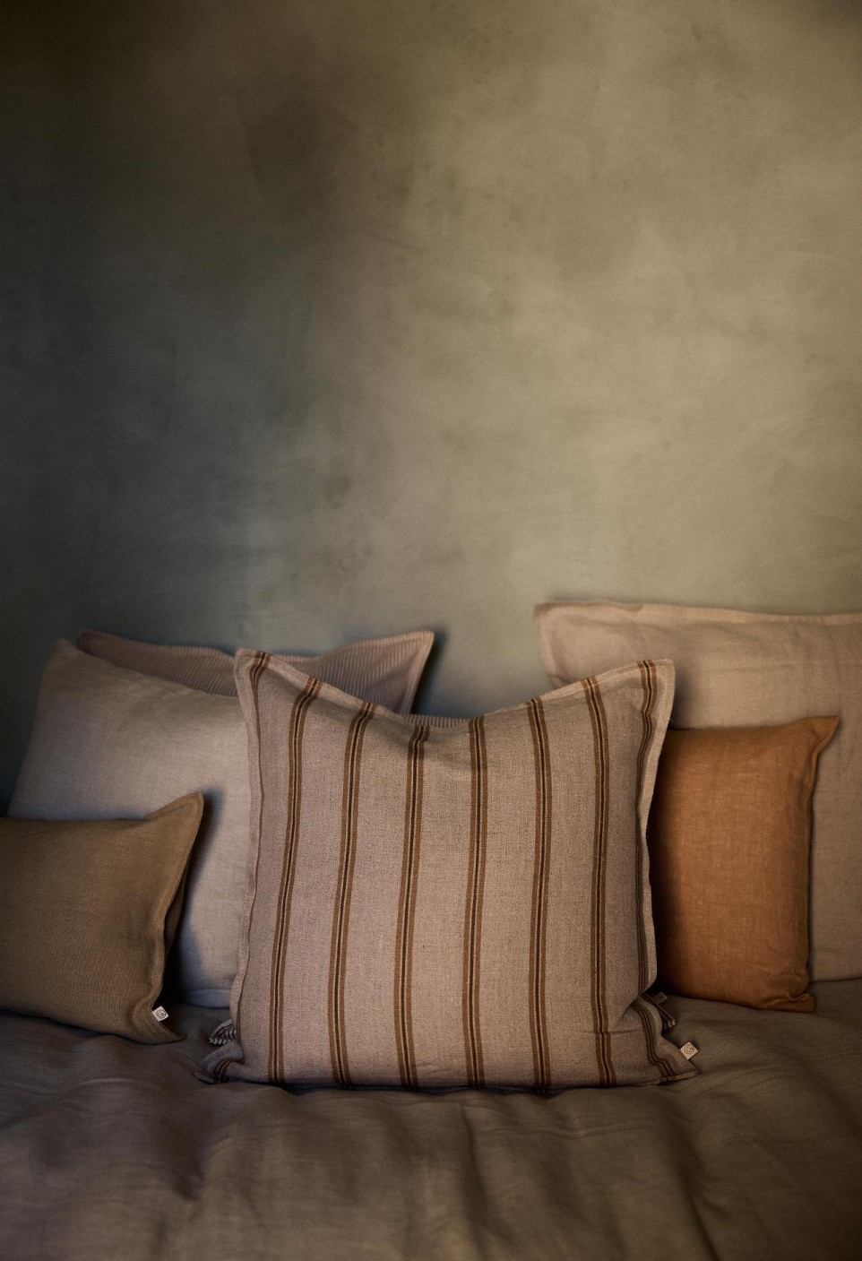 Housse de coussin rayures corde/ noisette – Image 1