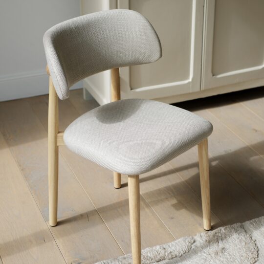 chaise de salle à manger en tissu beige et bois