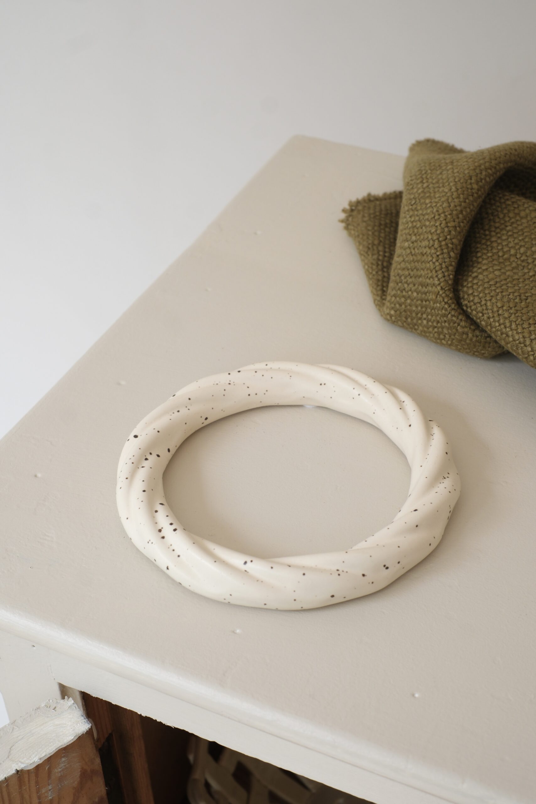 Dessous de plat grès moucheté