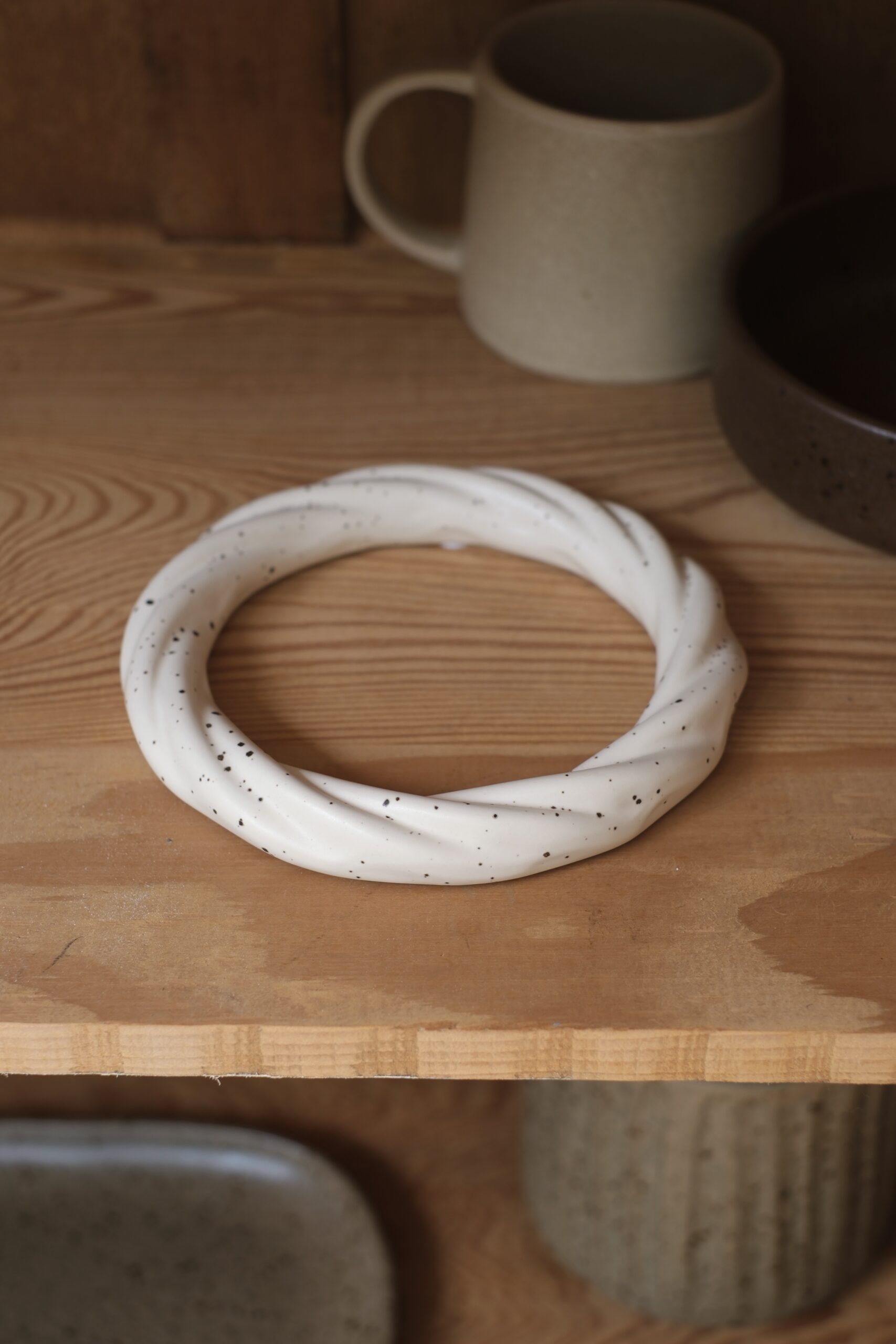 Dessous de plat grès moucheté