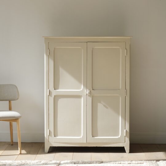 Petite armoire parisienne vintage en bois – Image 1