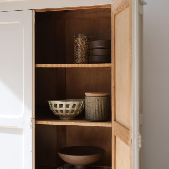 Petite armoire parisienne vintage en bois – Image 3