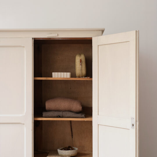 Petite armoire parisienne vintage en bois – Image 3