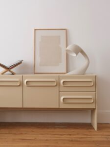 Zoom sur notre iconique enfilade Space, tout en élégance et modernité. 2 tiroirs, 4 comportements pour un intérieur aussi beau qu’organisé 💛