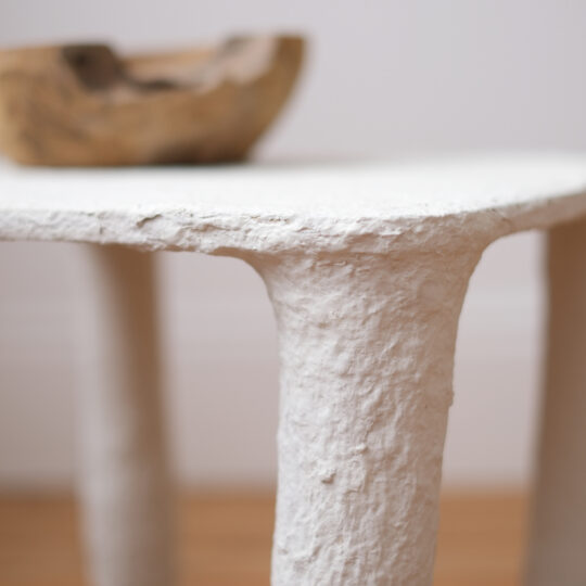 Table d'appoint en papier mâché – Image 3