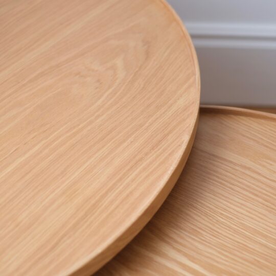 petite table ronde en chêne détail