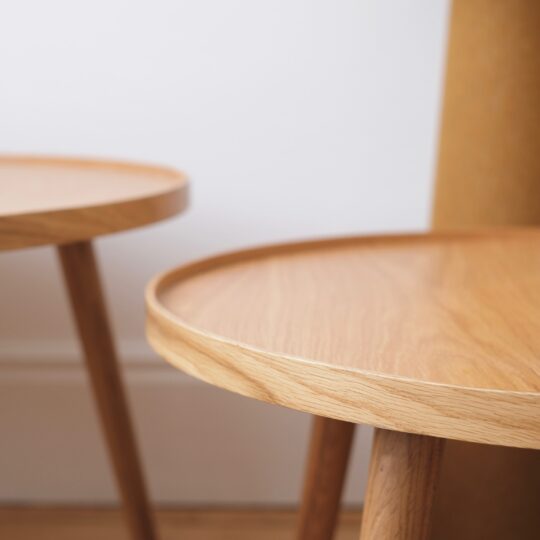 petite table ronde en chêne détail