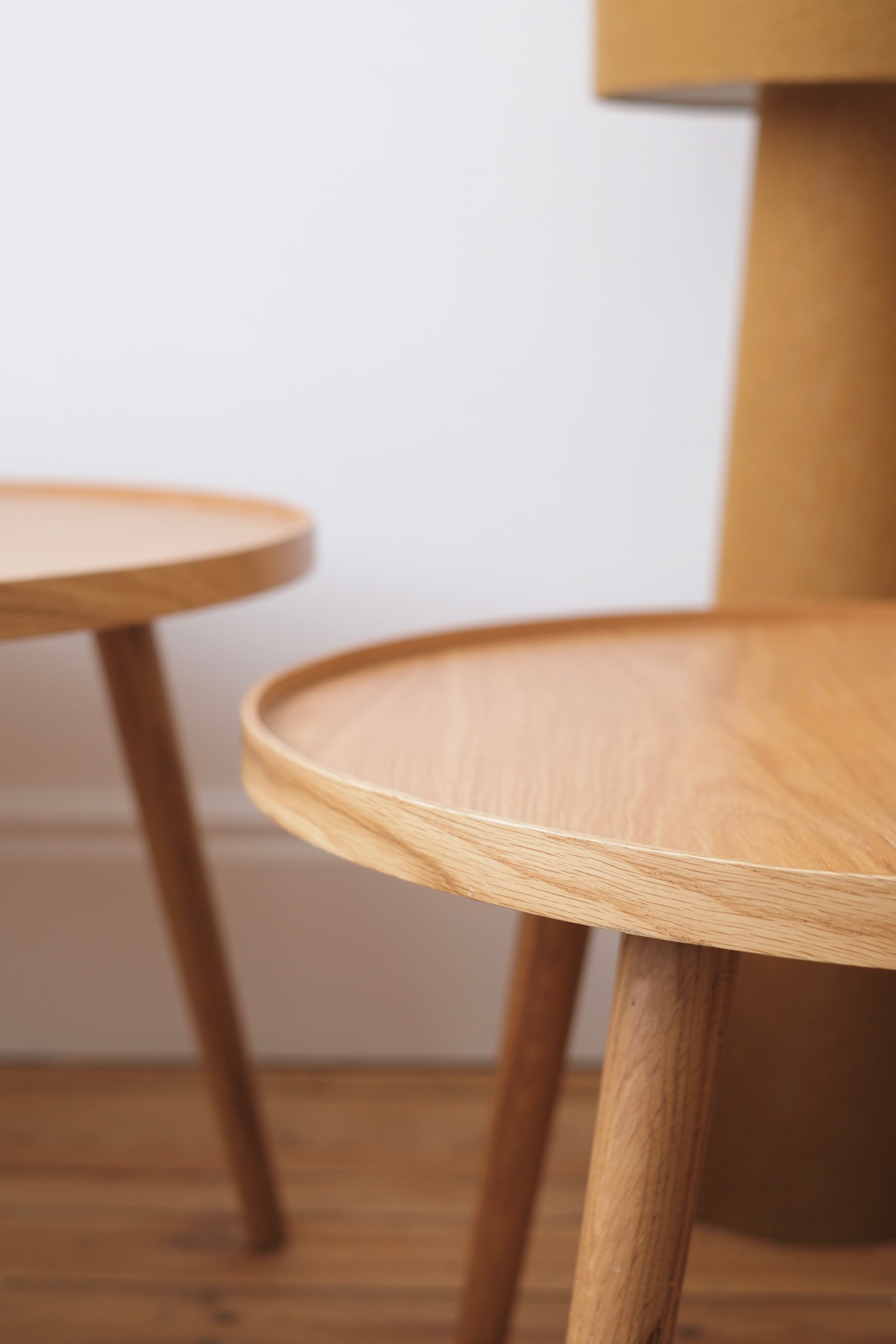 petite table ronde en chêne détail