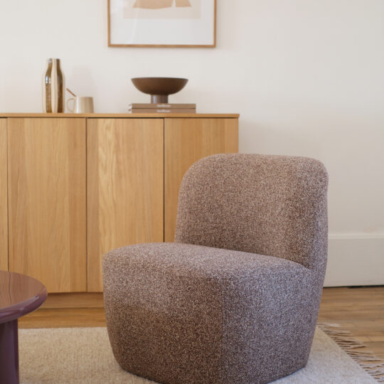 fauteuil arrondi brun