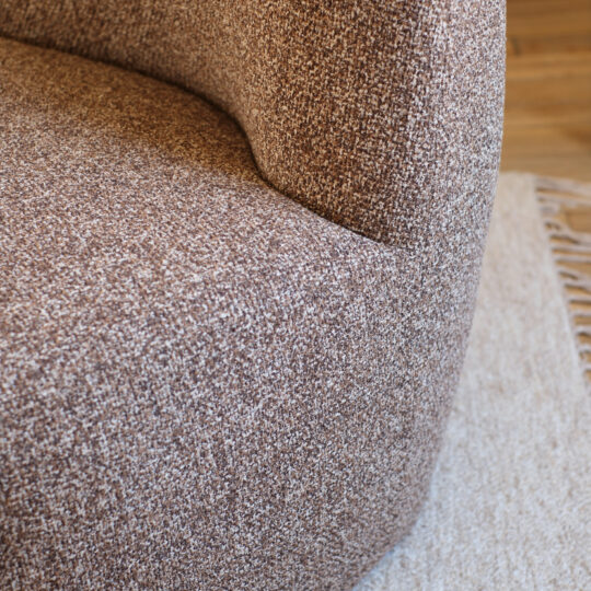 Fauteuil arrondi brun chiné – Image 3