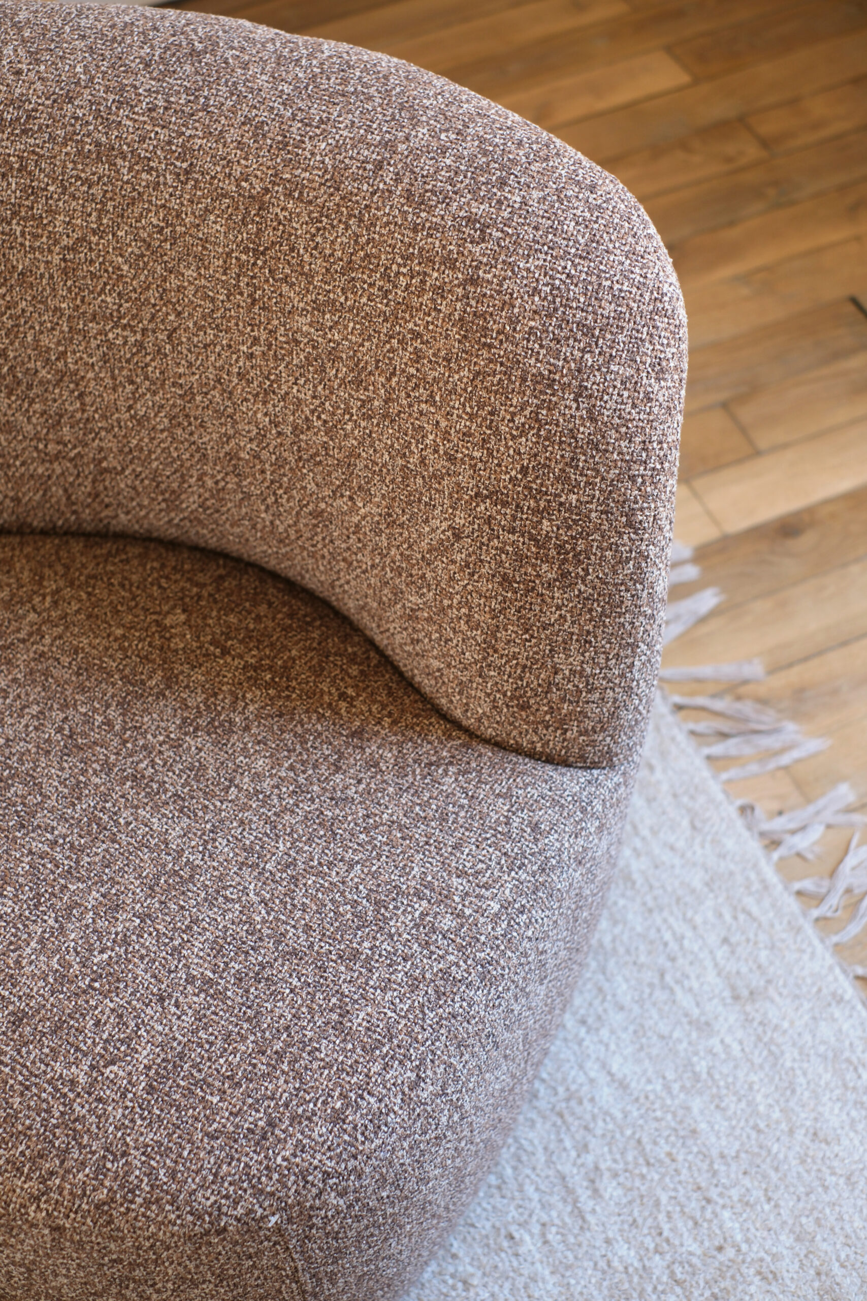 détail fauteuil pouf