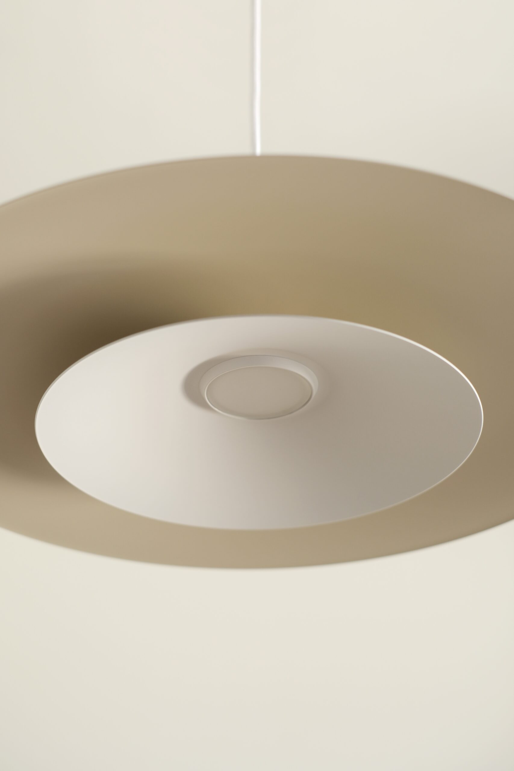 Suspension métal beige