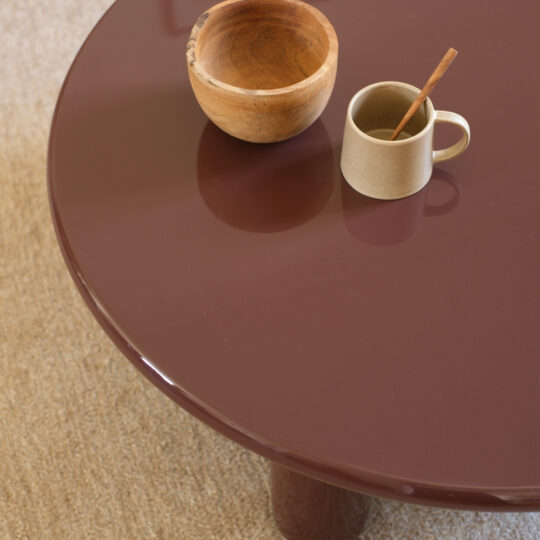 table basse ronde aubergine détail