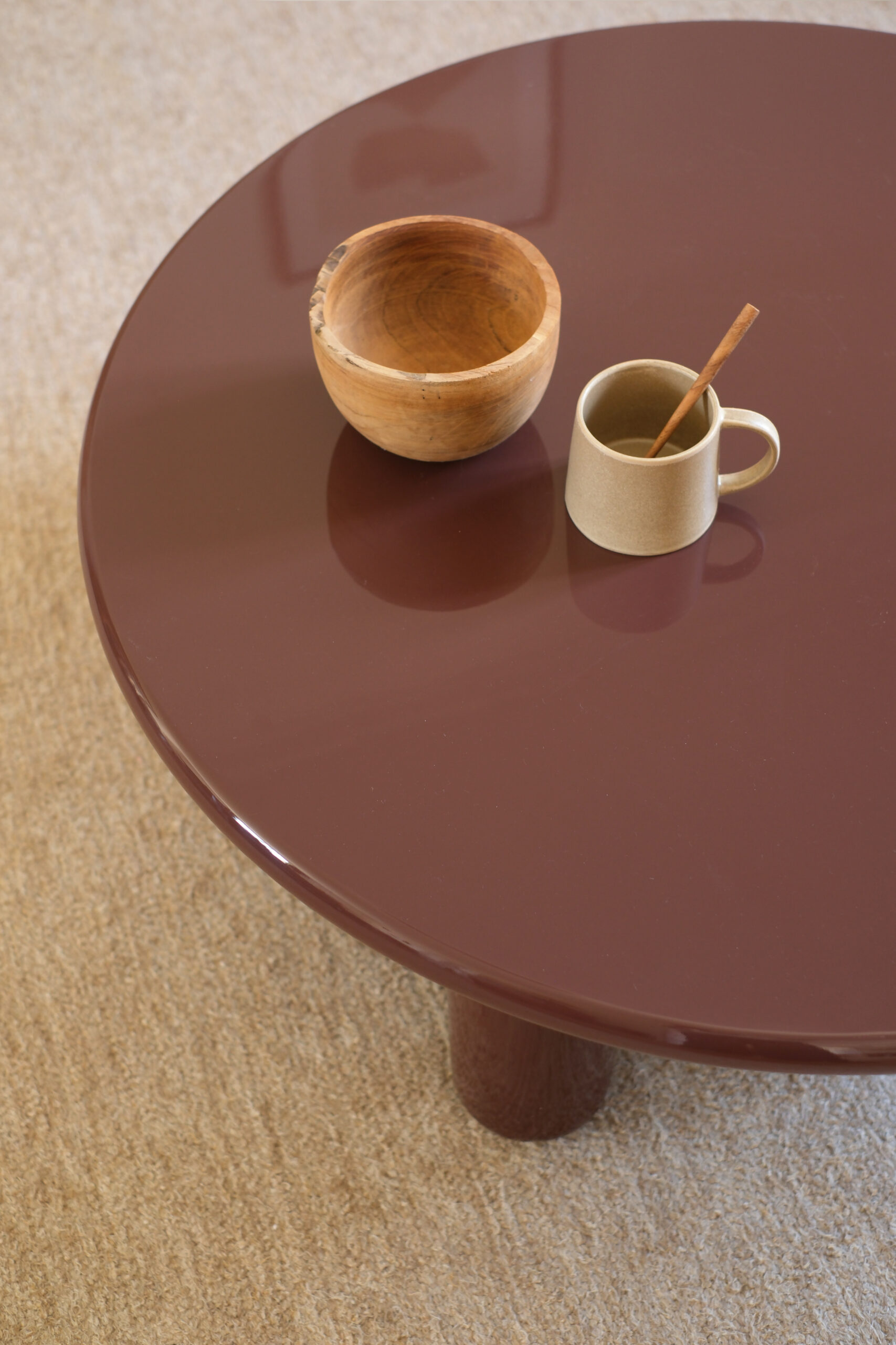 table basse ronde aubergine détail