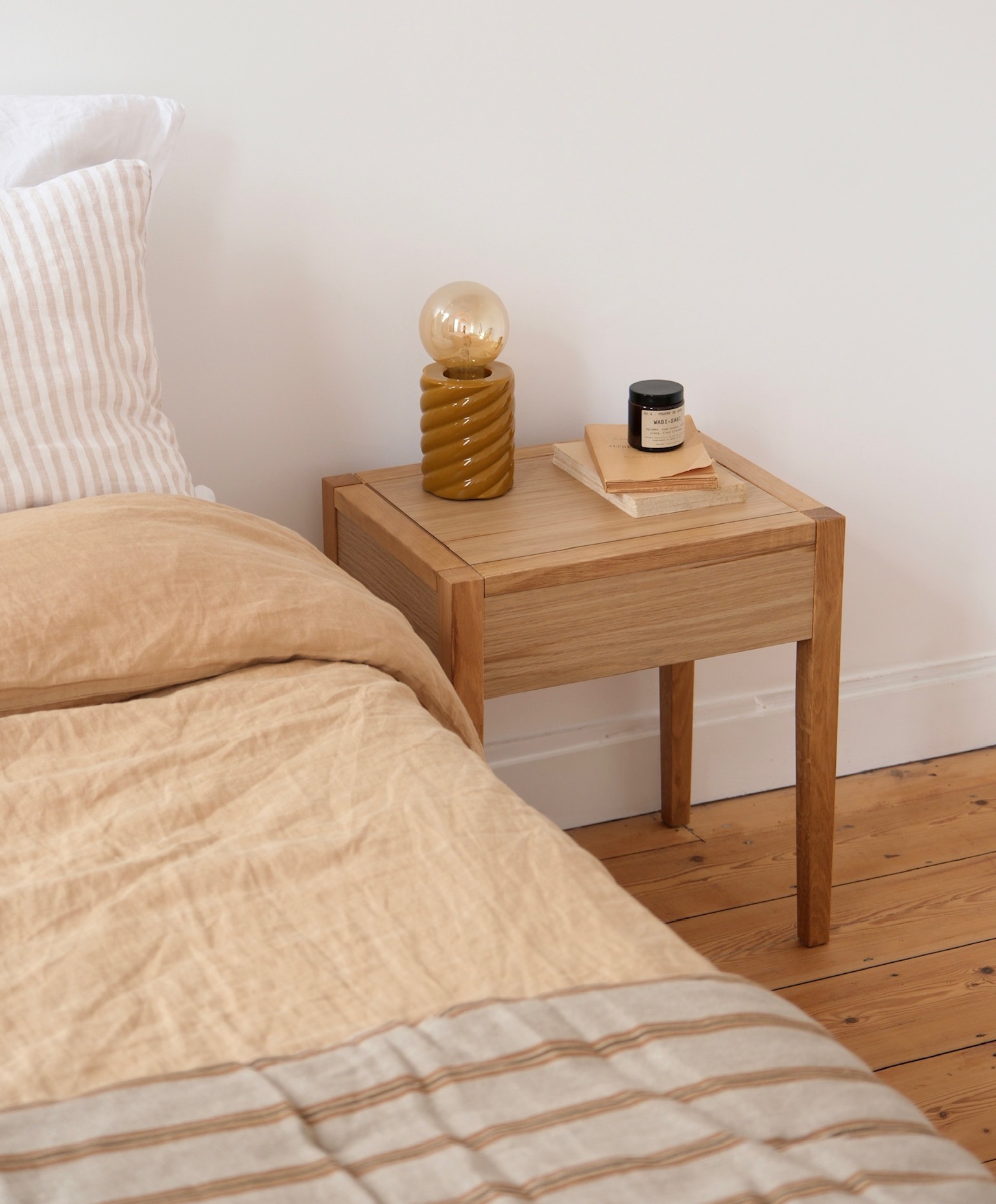 table de chevet en bois