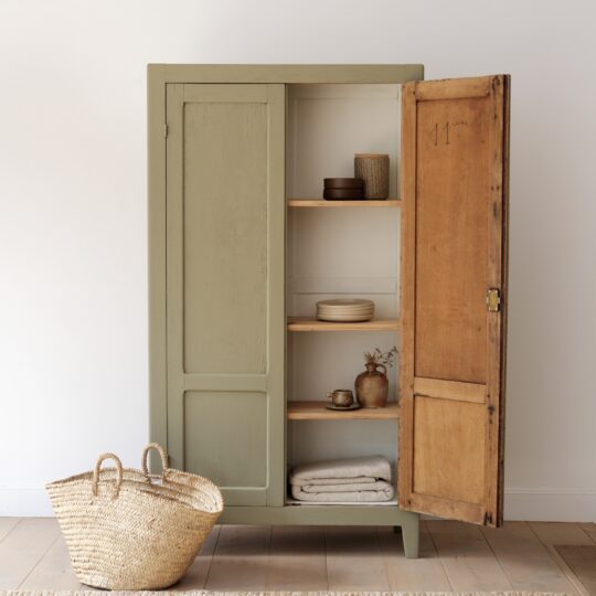 armoire vintage vert sauge