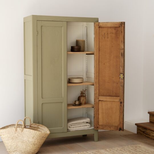 armoire vintage vert sauge