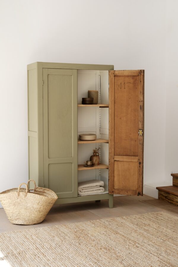 armoire vintage vert sauge